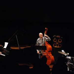 Uri Caine Trio, enlazando músicas