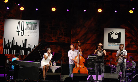 distritojazz-directos-off-jazz-Dee-Dee-Bridgewater-Band-49HeinekenJazzaldia distritojazz-directos-off-jazz-Dee-Dee-Bridgewater-Band-49HeinekenJazzaldia
