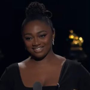 Samara Joy, la ganadora de los Grammy 2025