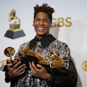 Jon Batiste triunfa en los Premios Grammy 2022