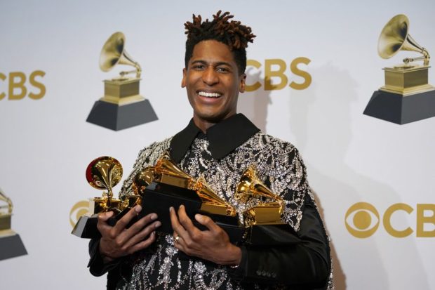 Jon Batiste triunfa en los Premios Grammy 2022